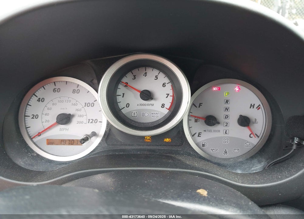 2005 TOYOTA RAV4 VIN: JTEHD20V556036555