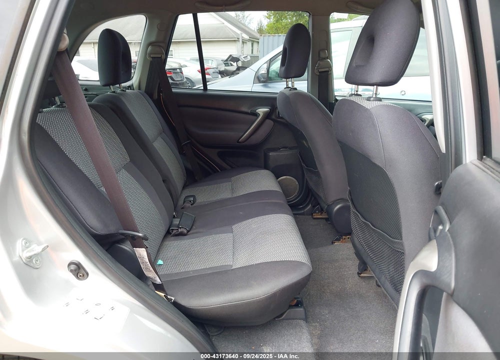 2005 TOYOTA RAV4 VIN: JTEHD20V556036555