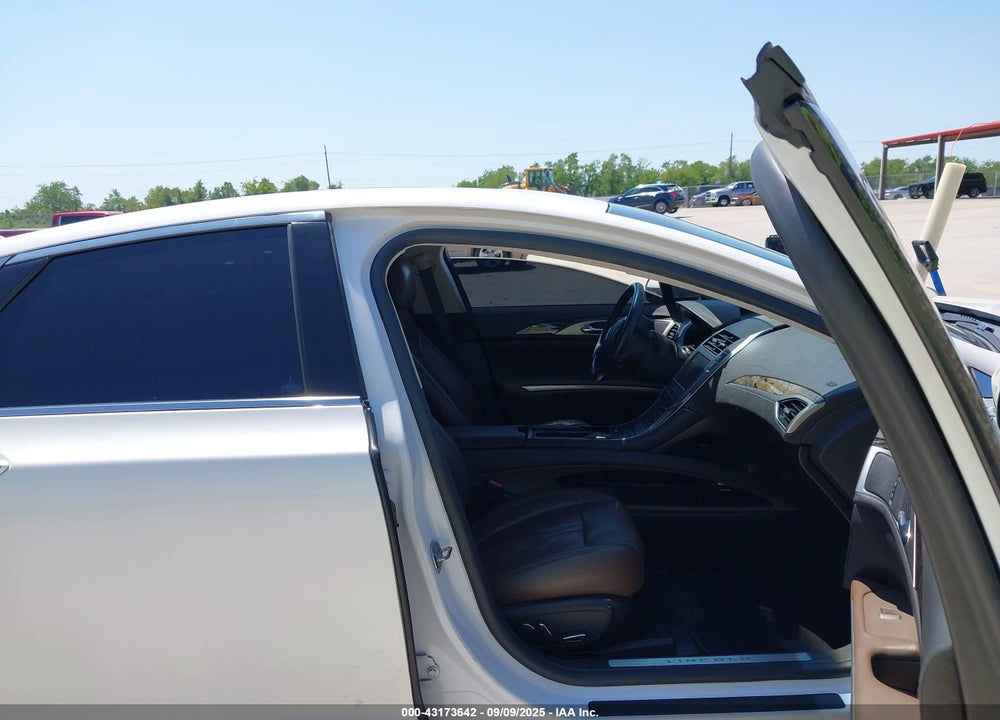 2013 LINCOLN MKZ VIN: 3LN6L2LU2DR827317