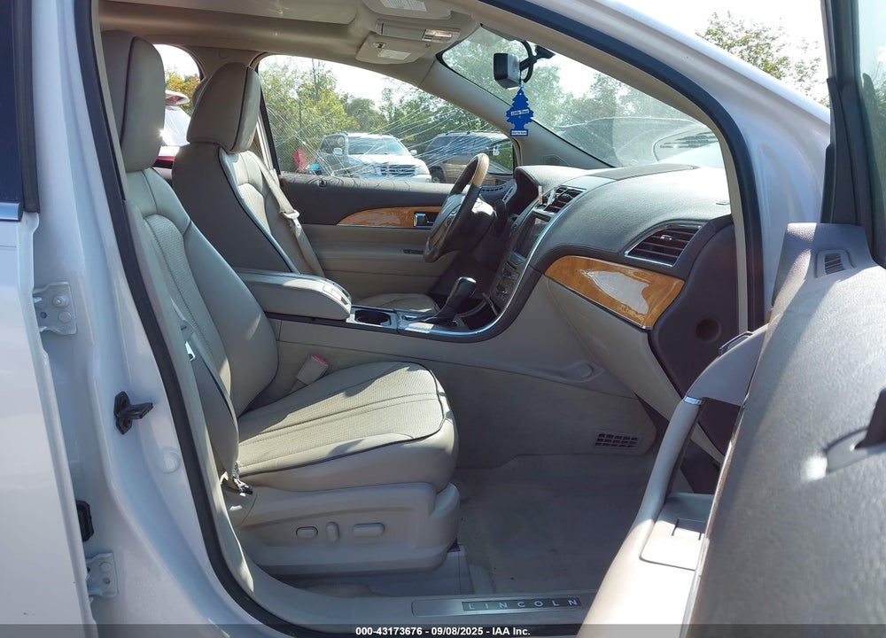 2011 LINCOLN MKX VIN: 2LMDJ6JKXBBJ07026