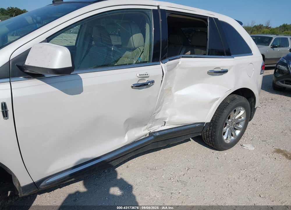 2011 LINCOLN MKX VIN: 2LMDJ6JKXBBJ07026