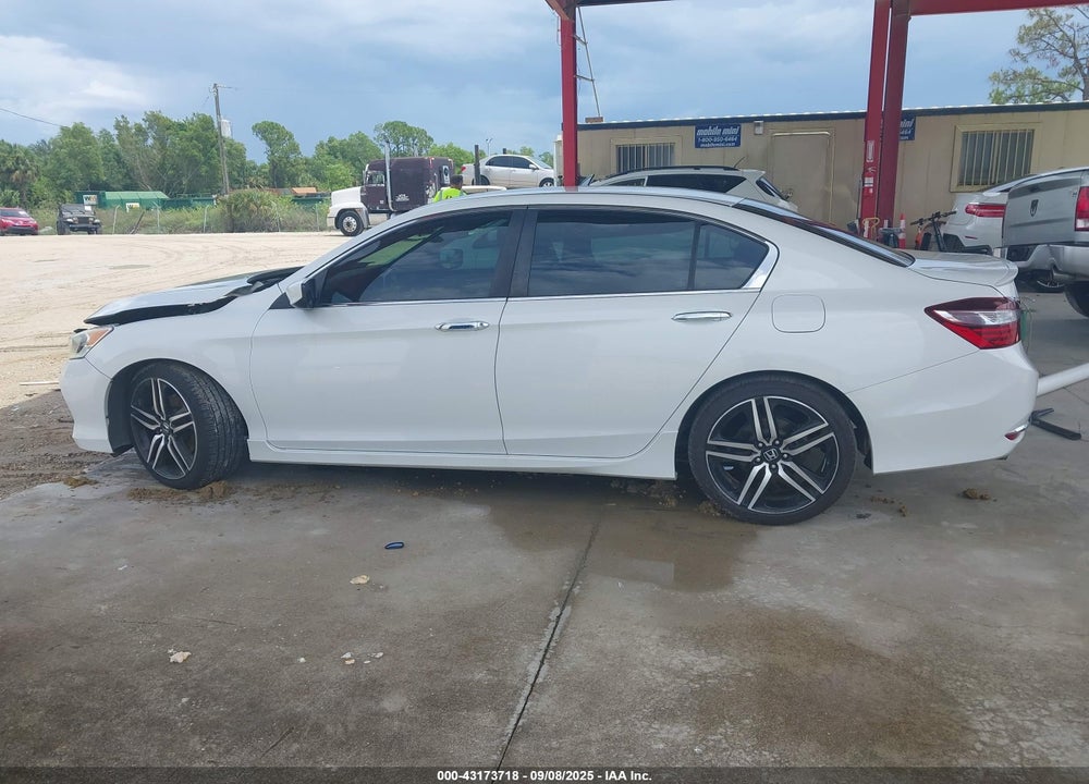 2017 HONDA ACCORD VIN: 1HGCR2F56HA008693