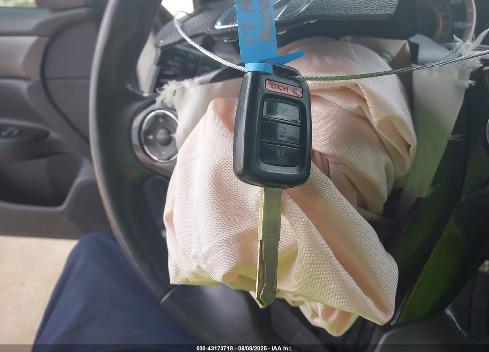 2017 HONDA ACCORD VIN: 1HGCR2F56HA008693