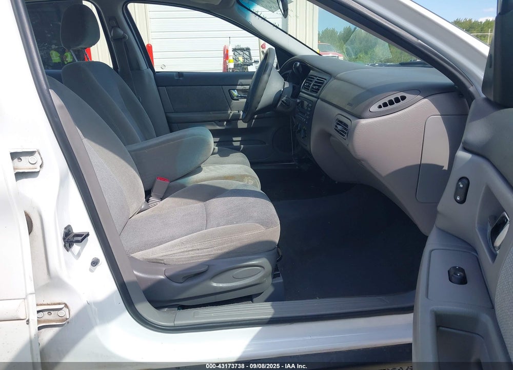2002 FORD TAURUS SE VIN: 1FAFP53U82A118575