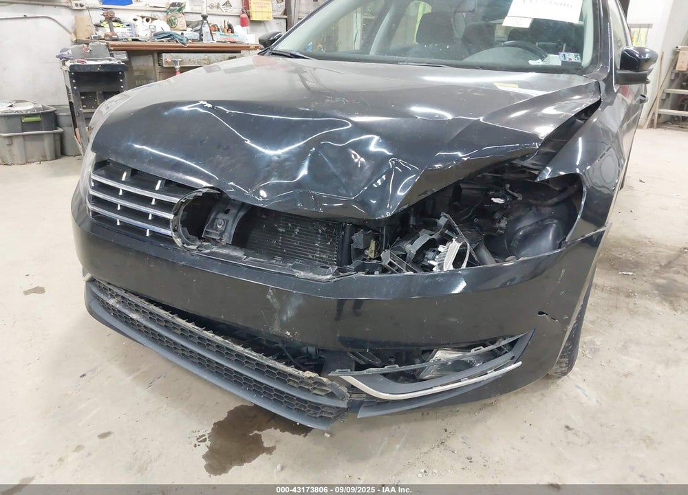 2015 VOLKSWAGEN PASSAT VIN: 1VWAT7A36FC115980