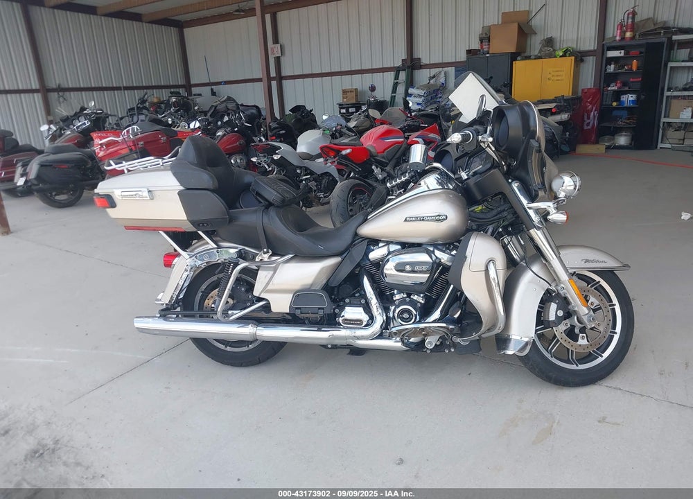 2018 HARLEY-DAVIDSON FLHTCU ULTRA CLASSIC ELECTRA GLD VIN: 1HD1FCC1XJB670572