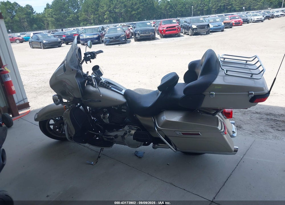 2018 HARLEY-DAVIDSON FLHTCU ULTRA CLASSIC ELECTRA GLD VIN: 1HD1FCC1XJB670572