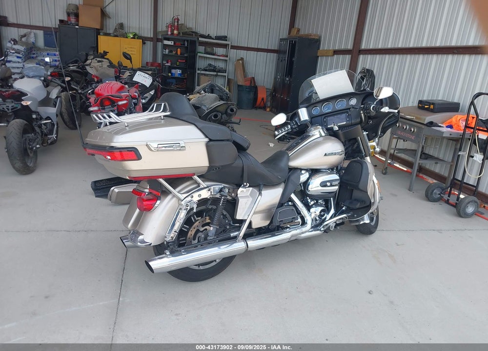 2018 HARLEY-DAVIDSON FLHTCU ULTRA CLASSIC ELECTRA GLD VIN: 1HD1FCC1XJB670572