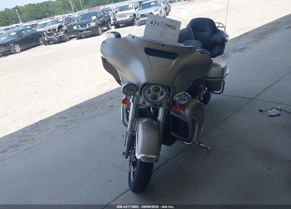 2018 HARLEY-DAVIDSON FLHTCU ULTRA CLASSIC ELECTRA GLD VIN: 1HD1FCC1XJB670572