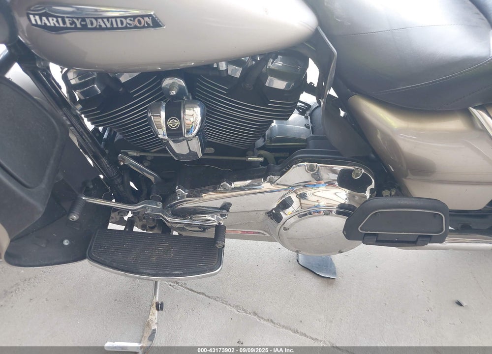 2018 HARLEY-DAVIDSON FLHTCU ULTRA CLASSIC ELECTRA GLD VIN: 1HD1FCC1XJB670572