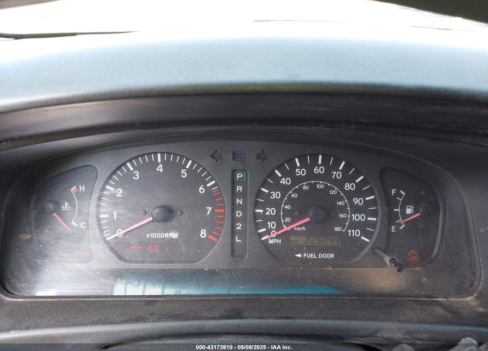 1999 TOYOTA SIENNA LE VIN: 4T3ZF13C7XU167012