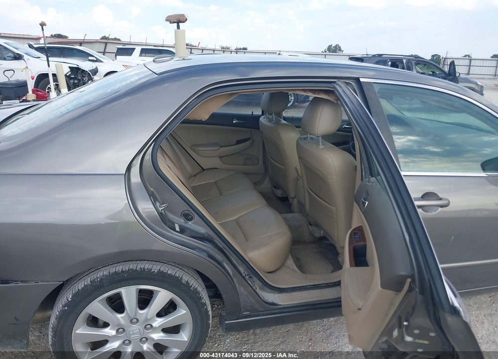 2006 HONDA ACCORD SDN EX-L V6 VIN: 1HGCM66526A055738