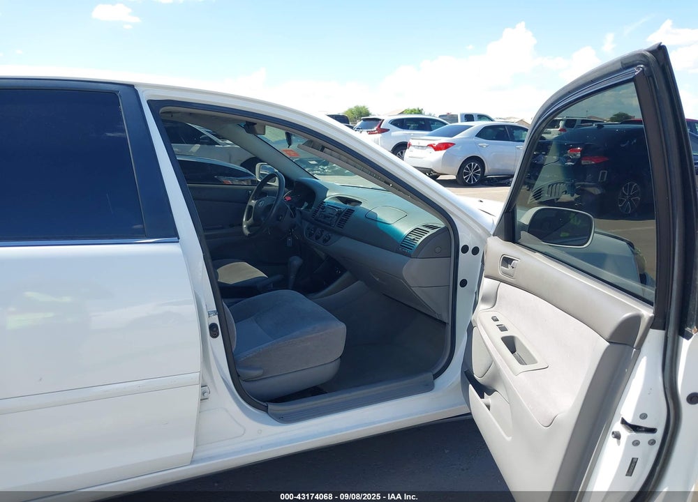 2004 TOYOTA CAMRY LE VIN: JTDBE32K240272050