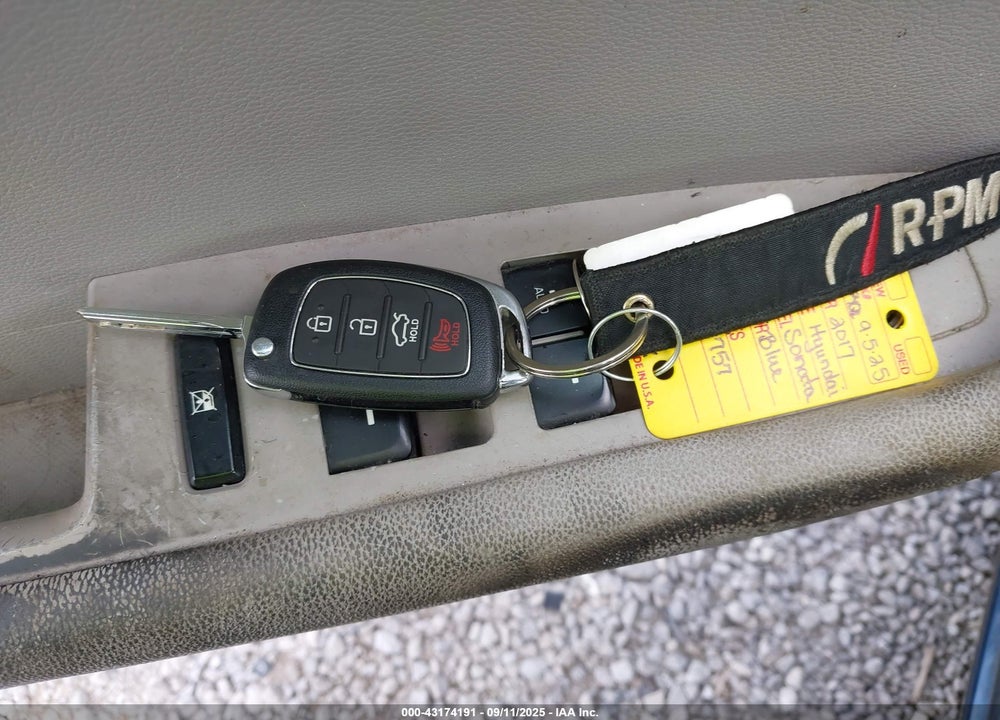 2017 HYUNDAI SONATA VIN: 5NPE24AF2HH531757
