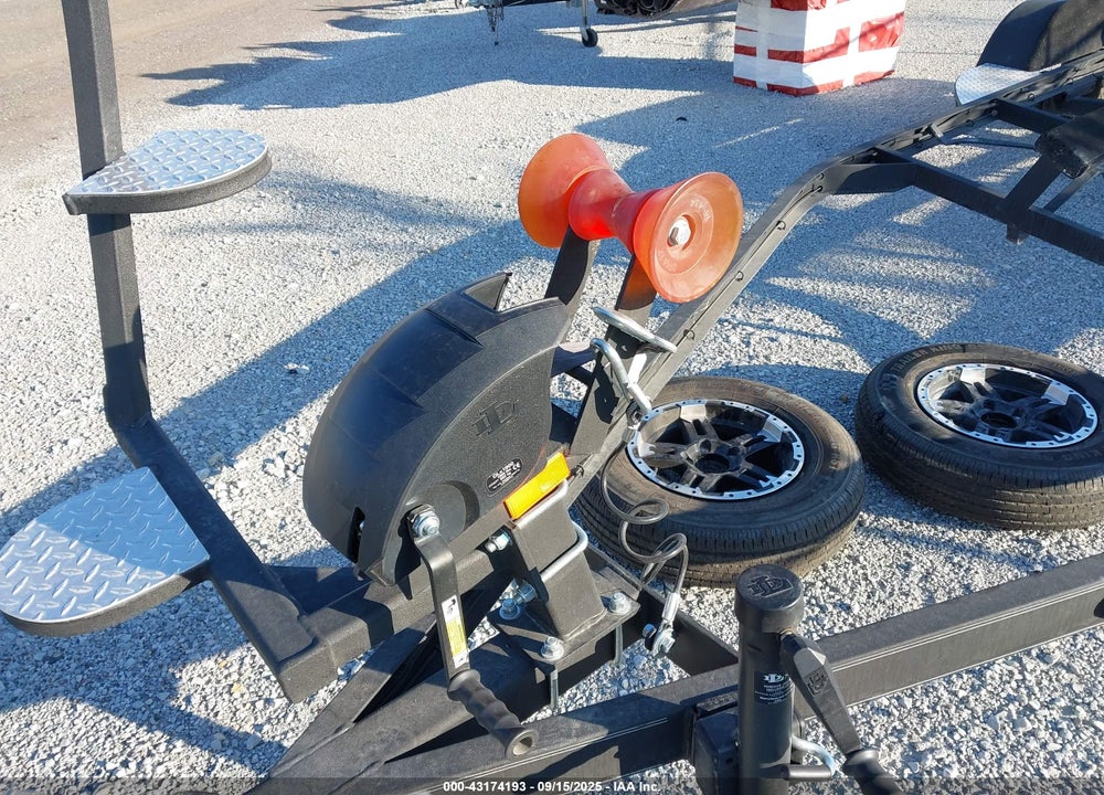 2021 EZ LOADER BOAT TRAILER VIN: 1L8TL2RH9MA052458