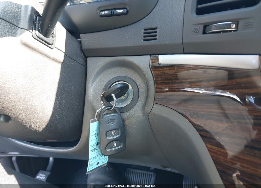 2012 HYUNDAI SANTA FE GLS VIN: 5XYZGDAB4CG125334