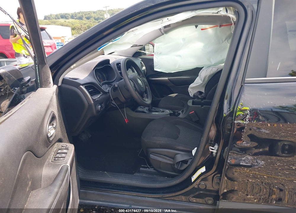 2020 JEEP CHEROKEE LATITUDE FWD VIN: 1C4PJLCB9LD639632