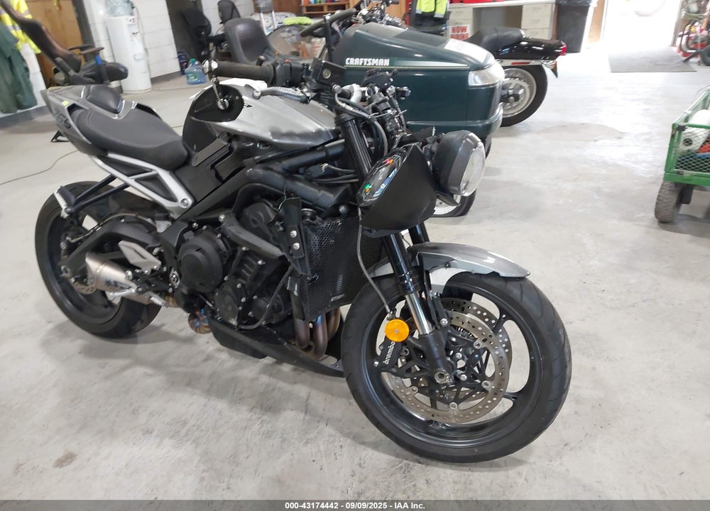 2024 TRIUMPH MOTORCYCLE STREET TRIPLE 765 R VIN: SMTA604SXRTBN5413