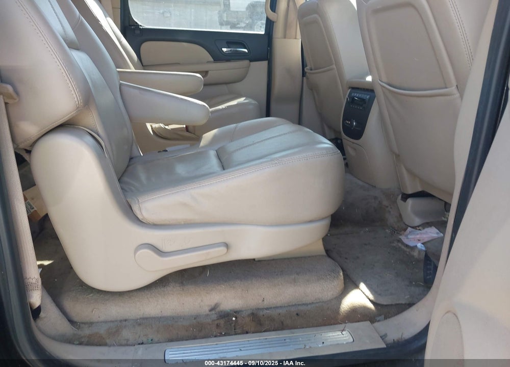 2007 CHEVROLET SUBURBAN 1500 LT VIN: 3GNFK16337G307350