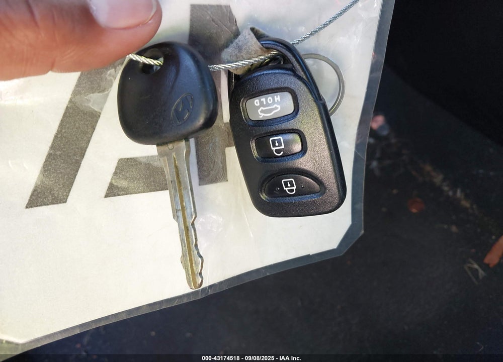 2015 HYUNDAI ELANTRA VIN: 5NPDH4AE3FH571425