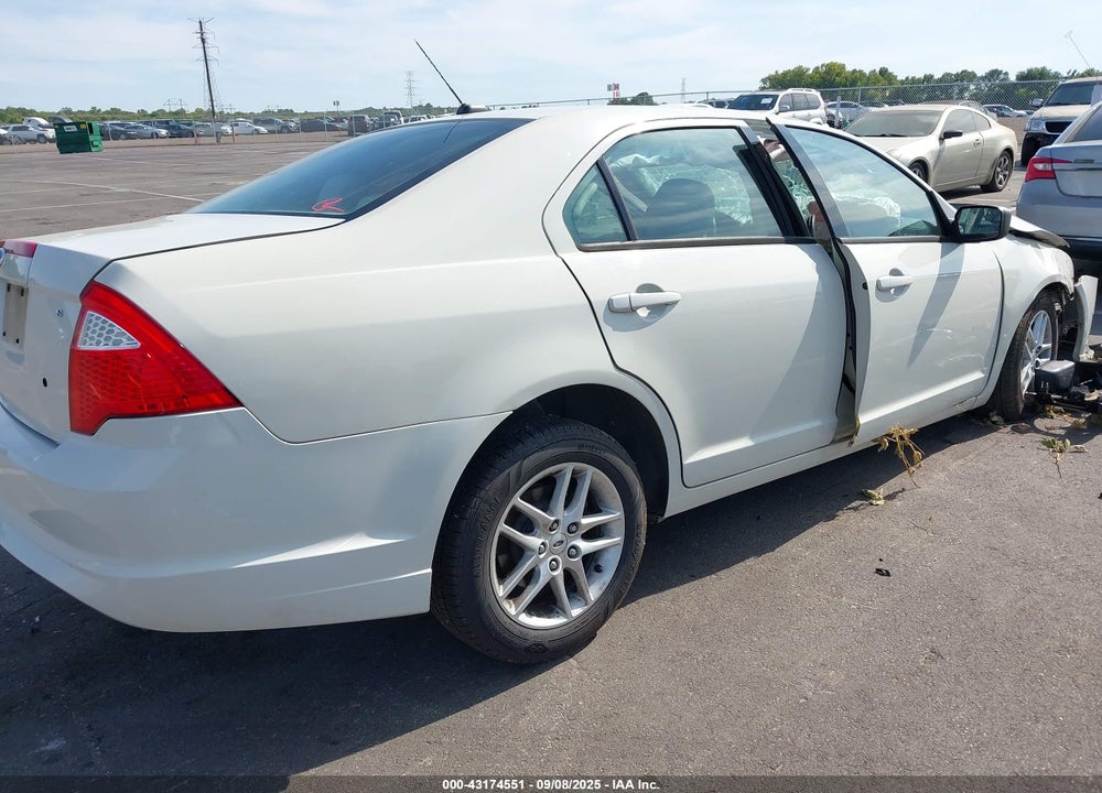 2011 FORD FUSION VIN: 3FAHP0GA8BR161380