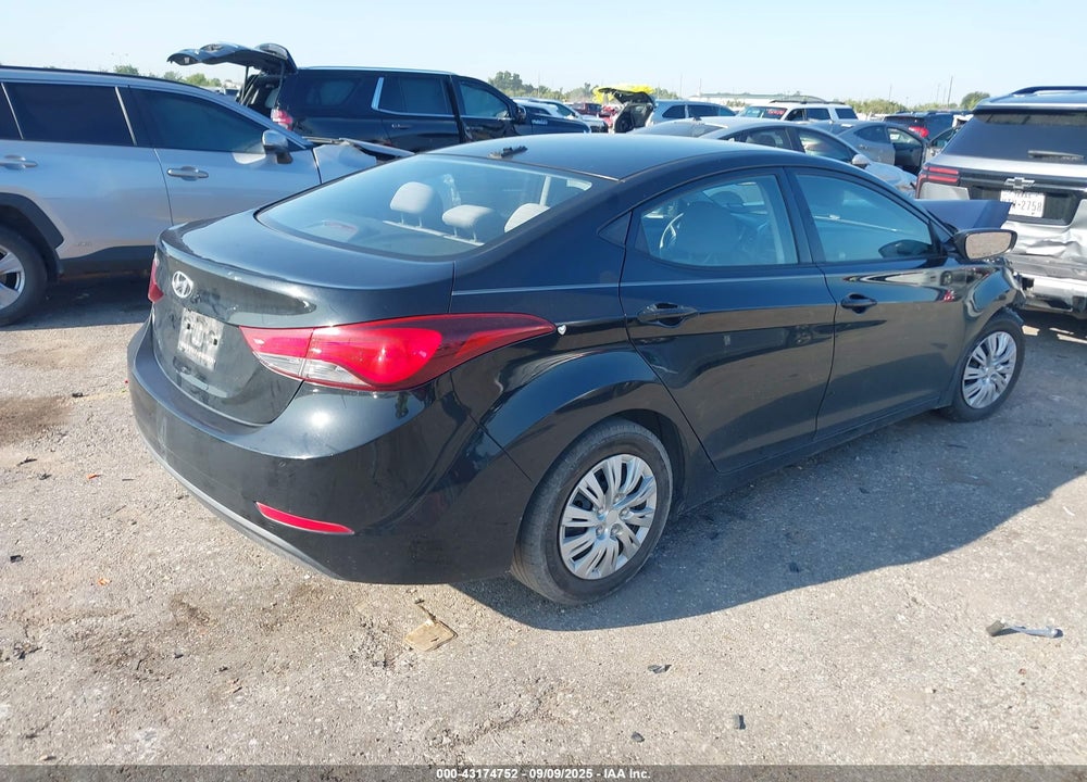 2016 HYUNDAI ELANTRA VIN: 5NPDH4AE2GH706427
