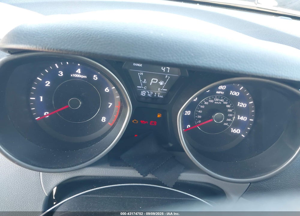 2016 HYUNDAI ELANTRA VIN: 5NPDH4AE2GH706427