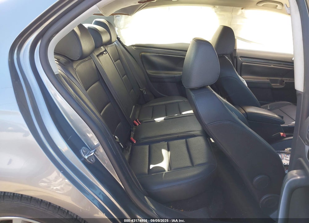 2010 VOLKSWAGEN JETTA VIN: 3VWRX7AJ8AM067959
