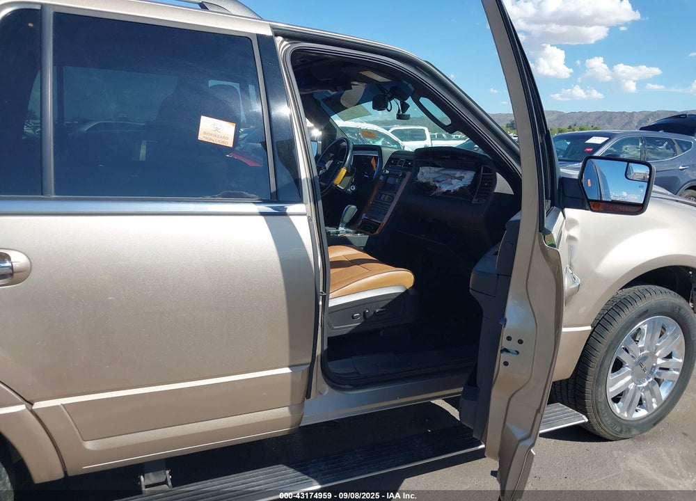 2014 LINCOLN NAVIGATOR VIN: 5LMJJ2J50EEL00468