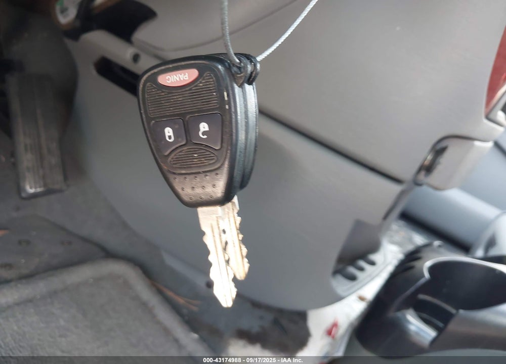 2005 CHRYSLER TOWN & COUNTRY VIN: 1C4GP45R85B235380