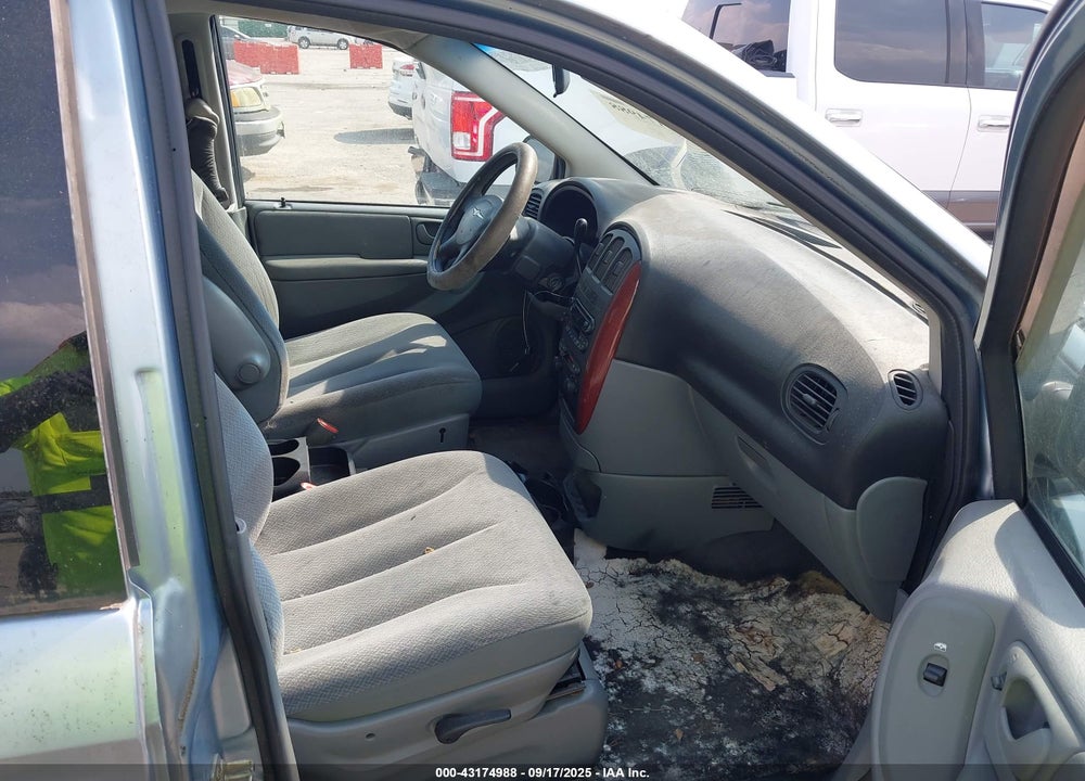 2005 CHRYSLER TOWN & COUNTRY VIN: 1C4GP45R85B235380