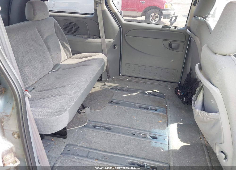 2005 CHRYSLER TOWN & COUNTRY VIN: 1C4GP45R85B235380