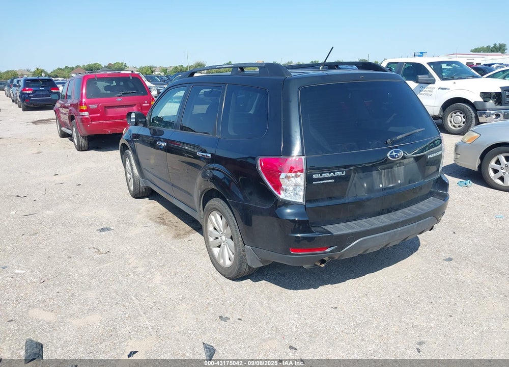 2011 SUBARU FORESTER 2.5X PREMIUM VIN: JF2SHBCC8BH735432