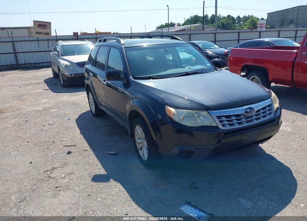 2011 SUBARU FORESTER 2.5X PREMIUM VIN: JF2SHBCC8BH735432