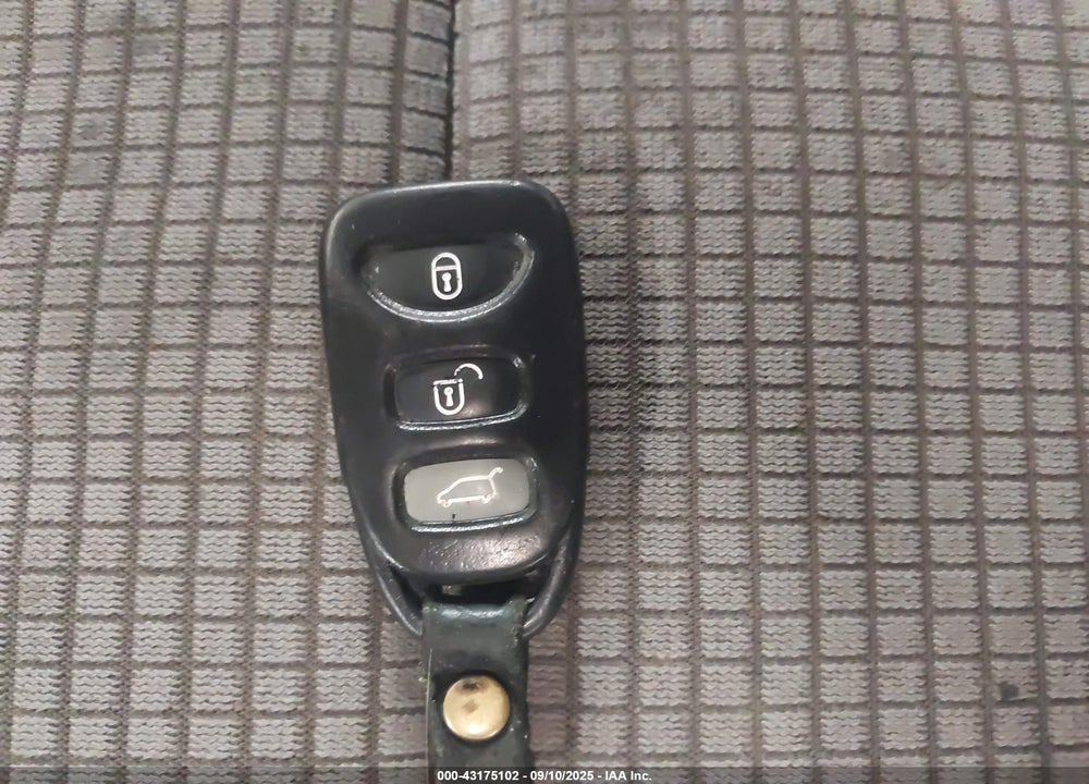 2009 KIA SORENTO VIN: KNDJC735895870008