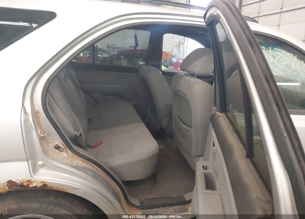 2009 KIA SORENTO VIN: KNDJC735895870008