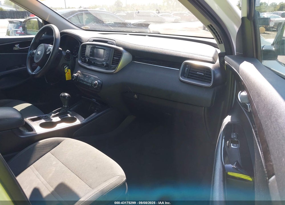 2016 KIA SORENTO VIN: 5XYPGDA54GG002916