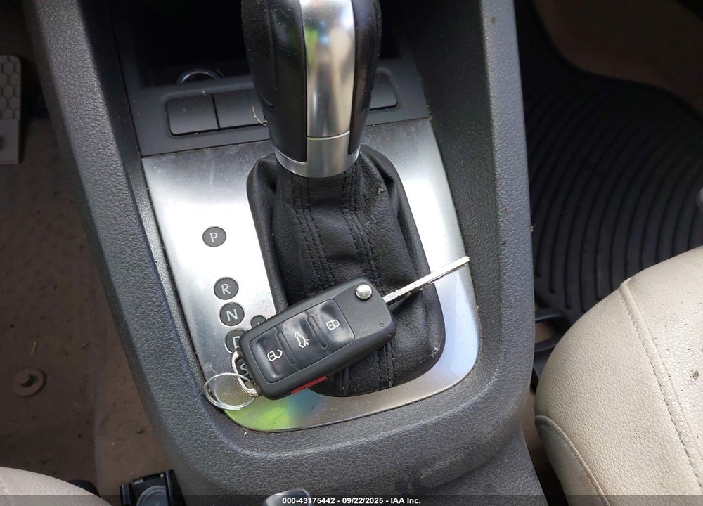 2012 VOLKSWAGEN JETTA 2.5L SE VIN: 3VWDP7AJ4CM340778