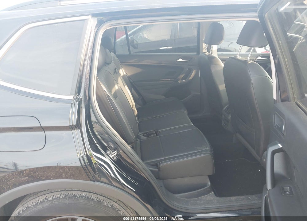 2019 VOLKSWAGEN TIGUAN VIN: 3VV2B7AX0KM142518