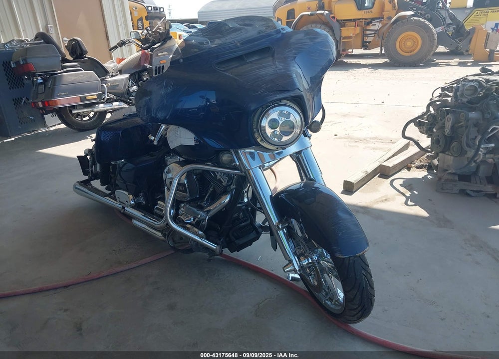 2014 HARLEY-DAVIDSON FLHX STREET GLIDE VIN: 1HD1KBM3XEB621139