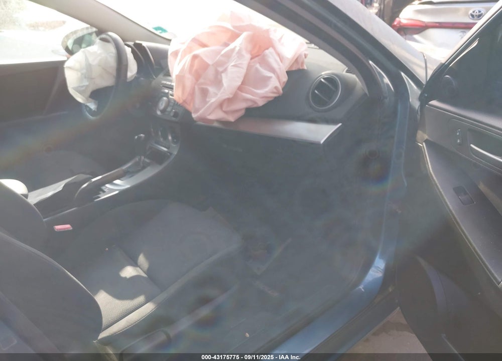 2011 MAZDA 3 I TOURING VIN: JM1BL1VG2B1358158