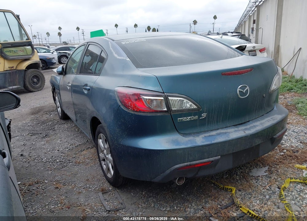 2011 MAZDA 3 I TOURING VIN: JM1BL1VG2B1358158