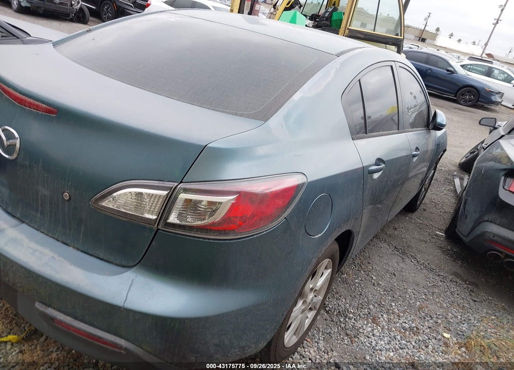 2011 MAZDA 3 I TOURING VIN: JM1BL1VG2B1358158