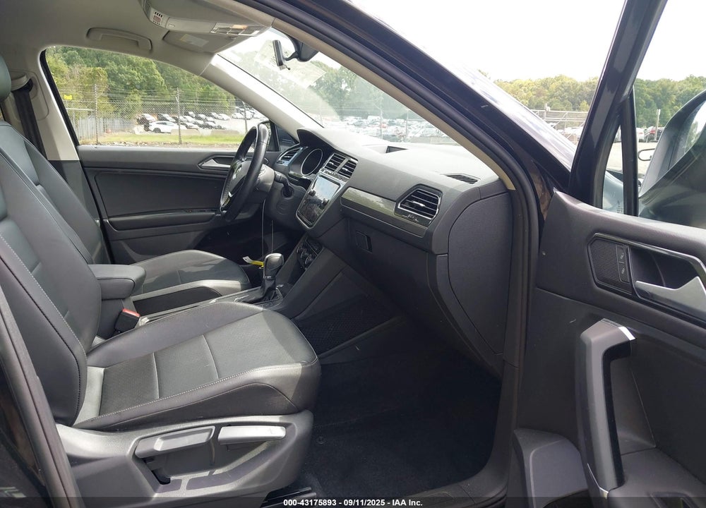 2018 VOLKSWAGEN TIGUAN VIN: 3VV3B7AX6JM029465