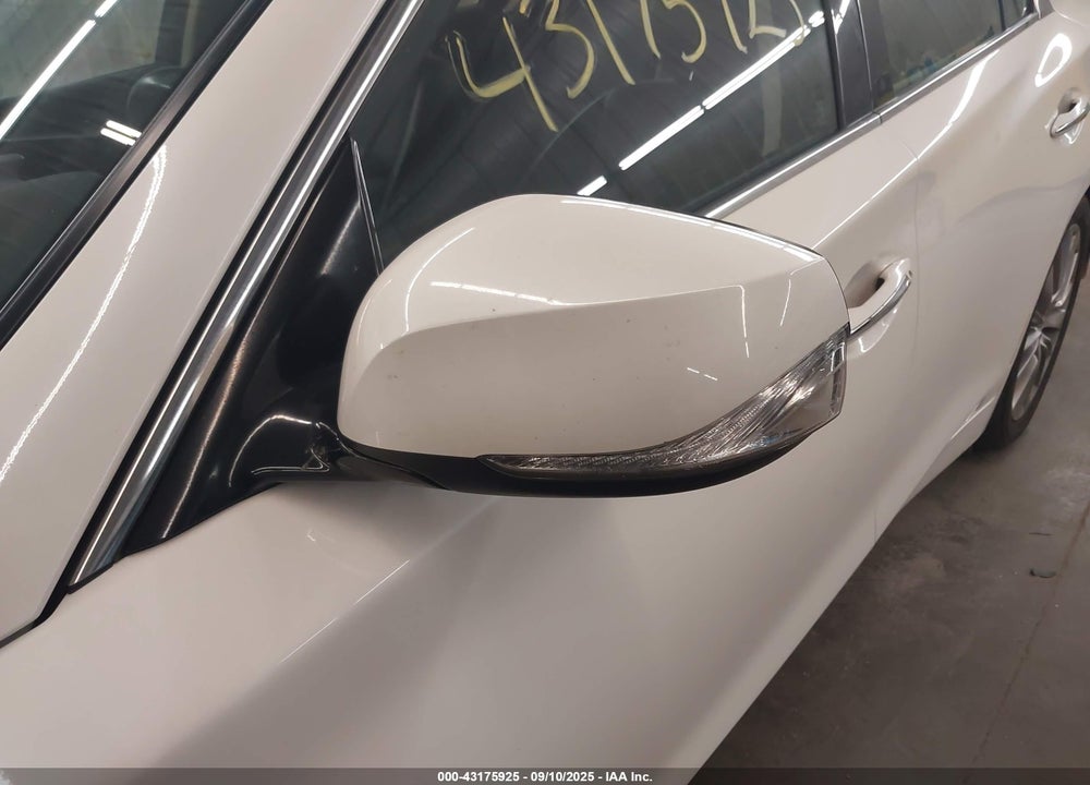 2019 INFINITI Q50 3.0T LUXE VIN: JN1EV7AR1KM554823