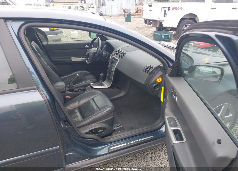 2005 VOLVO S40 T5 AWD VIN: YV1MH682252097310