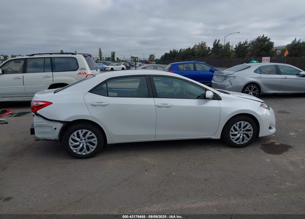 2018 TOYOTA COROLLA LE VIN: 5YFBURHE5JP784605