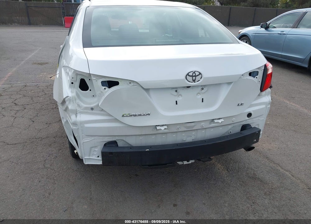 2018 TOYOTA COROLLA LE VIN: 5YFBURHE5JP784605