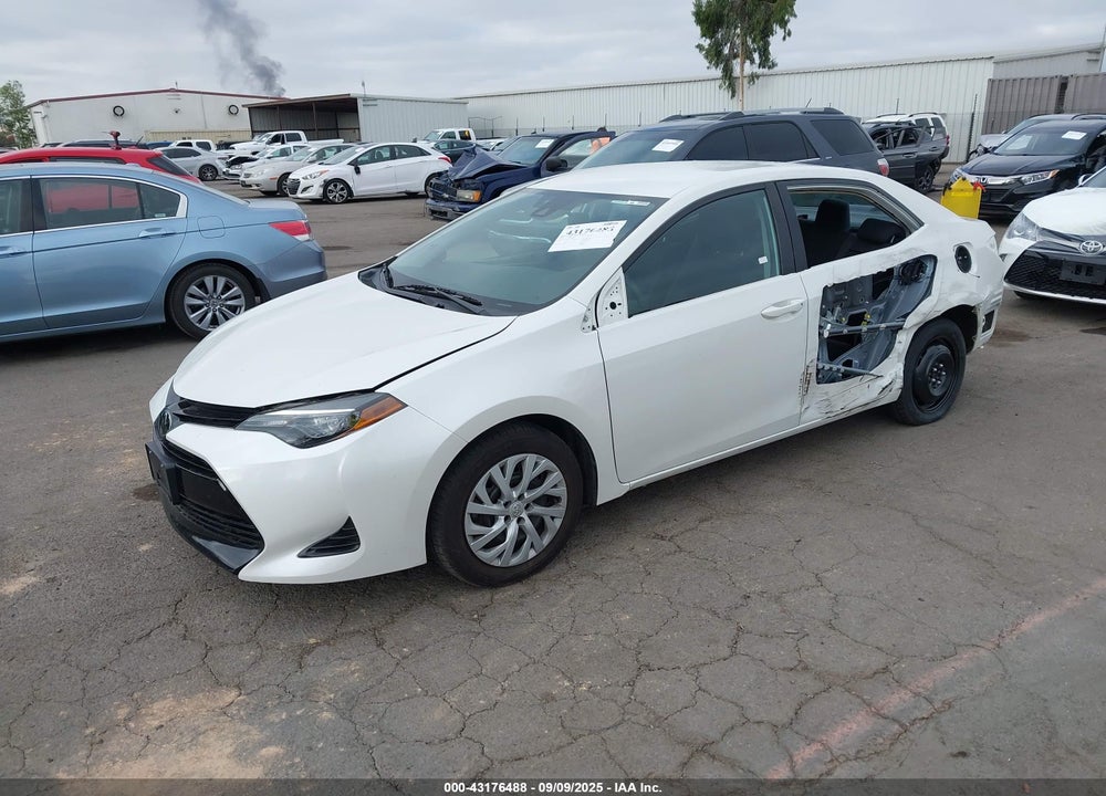 2018 TOYOTA COROLLA LE VIN: 5YFBURHE5JP784605
