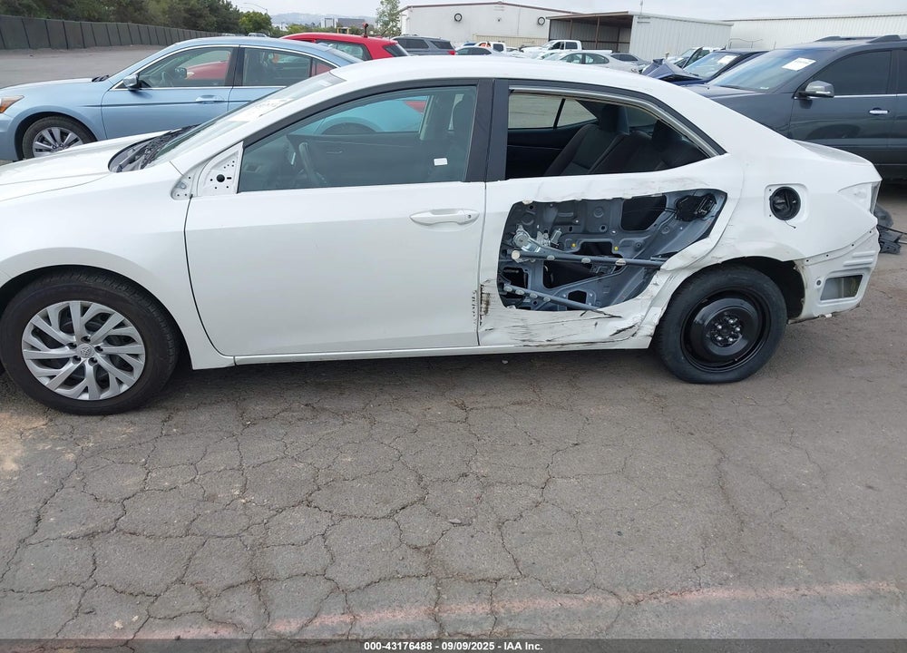 2018 TOYOTA COROLLA LE VIN: 5YFBURHE5JP784605